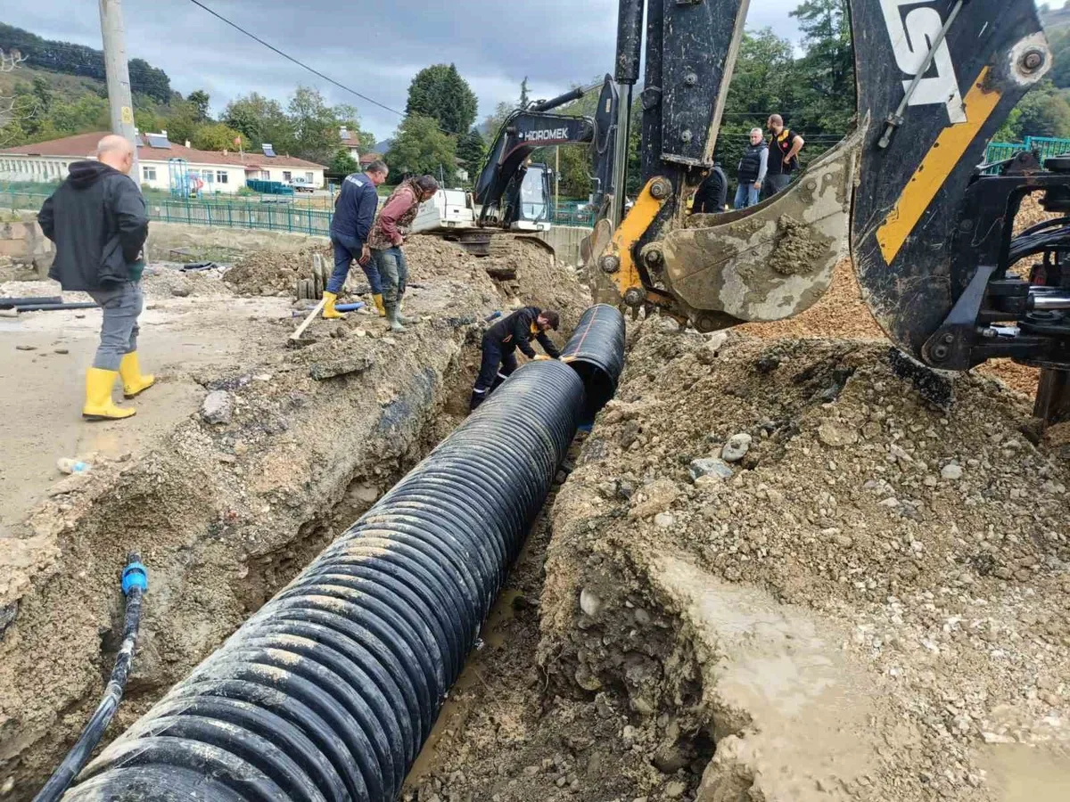Düzce İl Özel İdaresi, Akçakoca'ya bağlı Esmahanım'da 3 adet 800'lük boru yerleştirdi