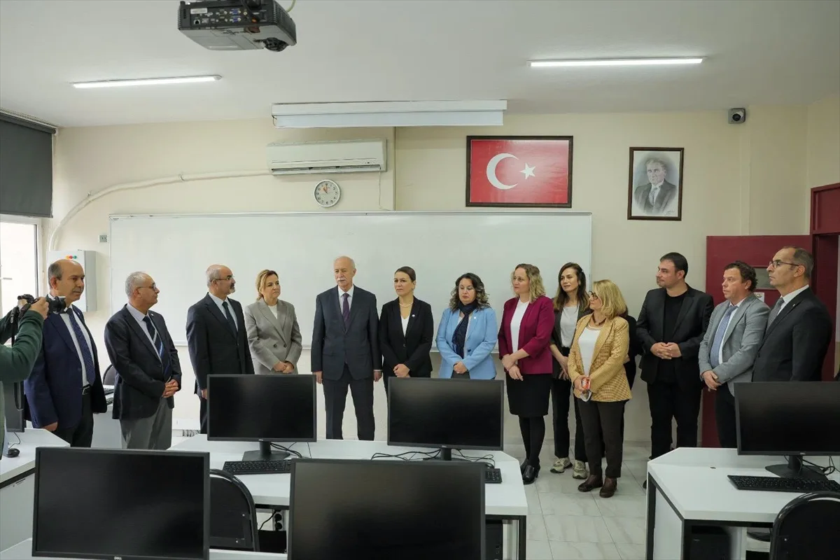 Trakya Üniversitesi İİBF'de 32 bilgisayarlı NetLab laboratuvarı açıldı