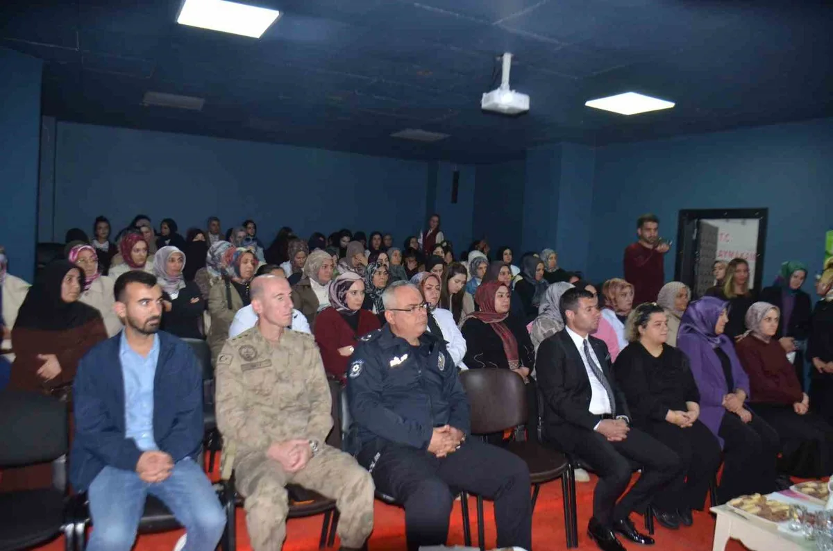 Muş Bulanık'ta 'Ailenin Gücü' seminerinde ailelere iş birliği çağrısı yapıldı