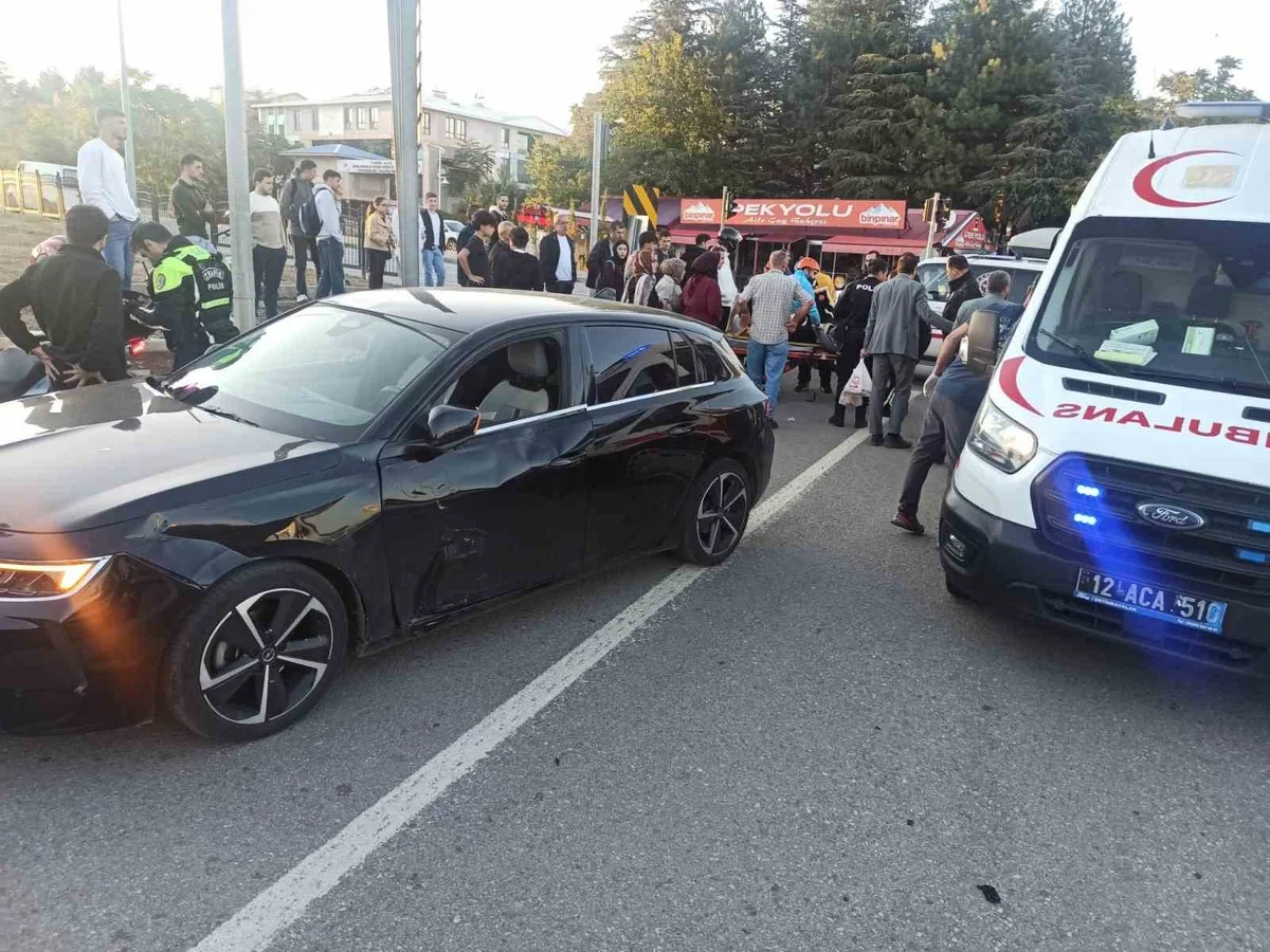Bingöl'deki iki ayrı trafik kazasında yaralanan 3 kişi hastanede tedavi altına alındı