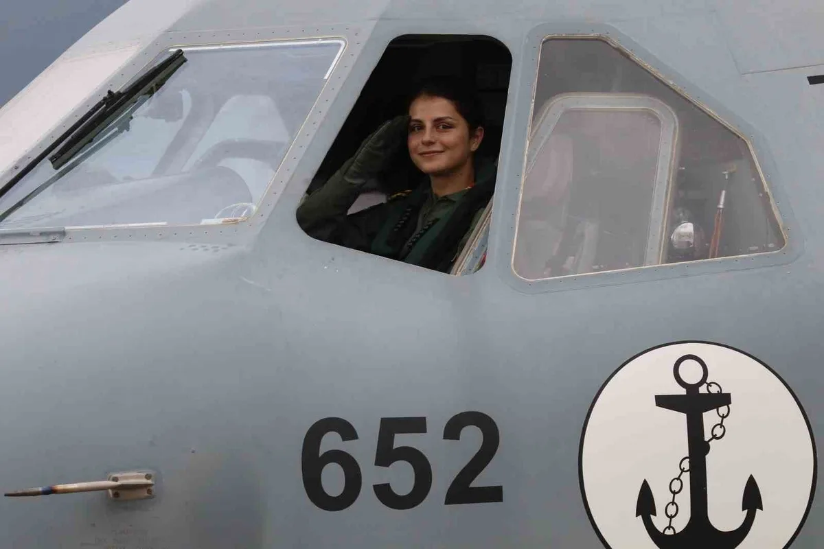 Türk Deniz Kuvvetleri ilk kadın uçak pilotunu Kocaeli'de göreve başlattı