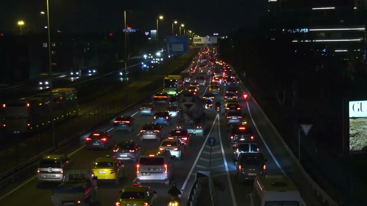 İstanbul'da akşam maç trafiği 18.30 sıralarında yüzde 74'e ulaştı