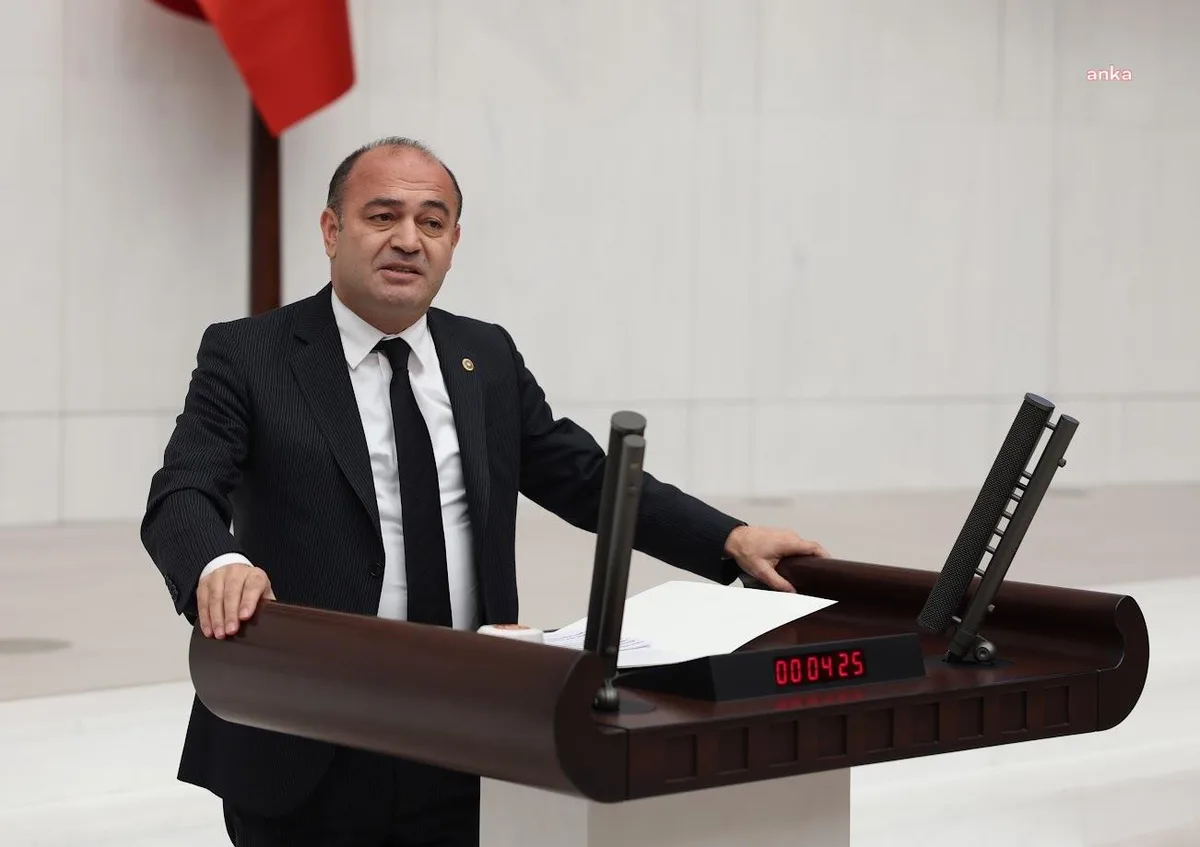 Özgür Karabat, AKP politikalarının Türkiye'yi sanayisizleşmeye sürüklediğini savundu