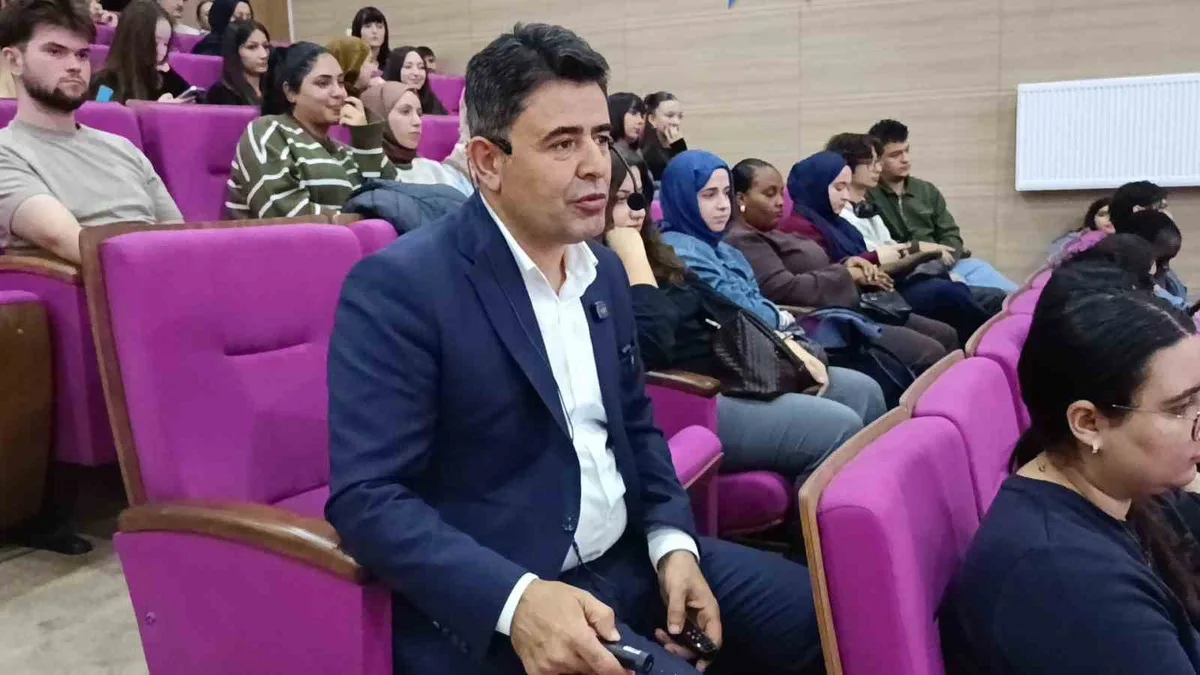 Bakan Yardımcısı Boyraz, Bartın Üniversitesi öğrencilerine milli hızlı treni anlattı
