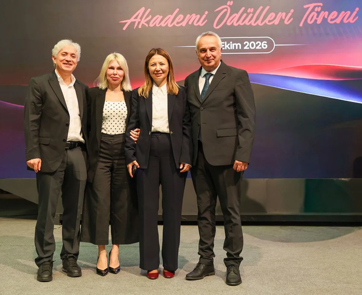 Samsun'da 5 araçlı zincirleme kazada AÜ Rektörü Özlenen Özkan ve eşi yaralandı