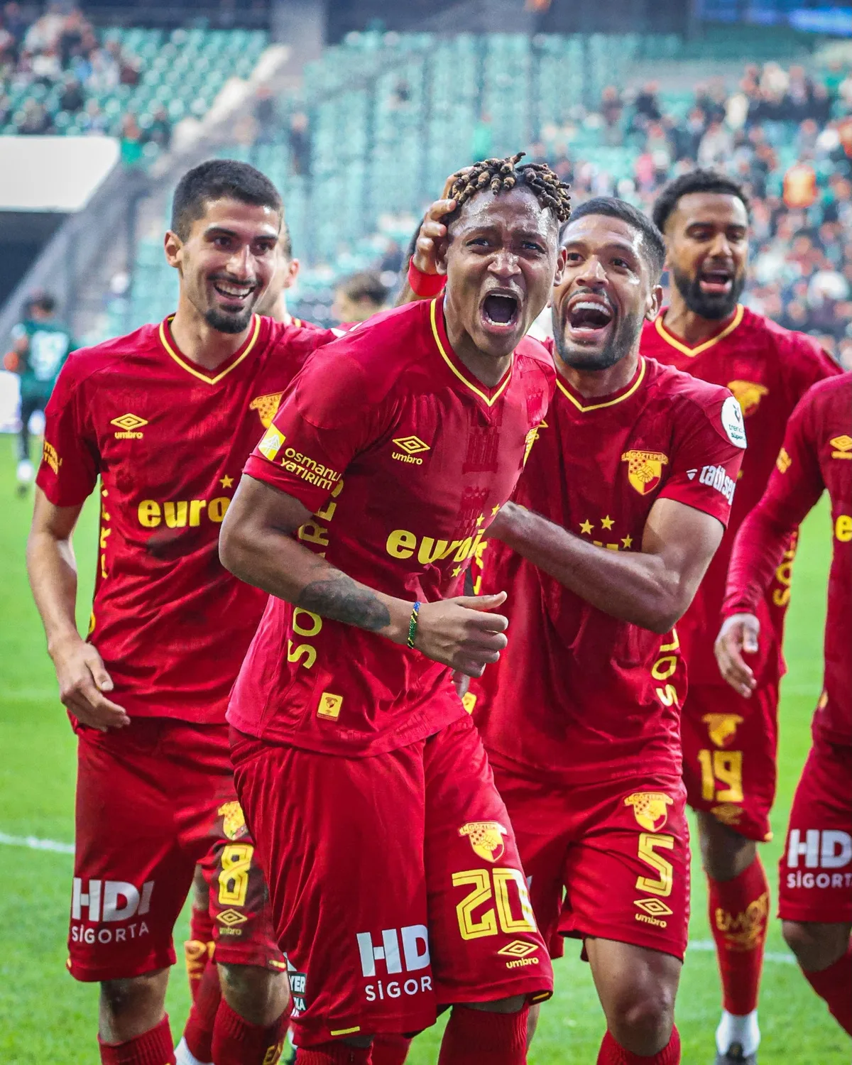 Süper Lig'de Göztepe 35 gün sonra evinde Arca Çorum FK'yı ağırlayacak