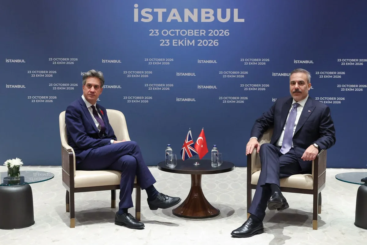 Dışişleri Bakanı Fidan, R4+E3 toplantısı öncesi İstanbul'da Ed Miliband ile buluştu