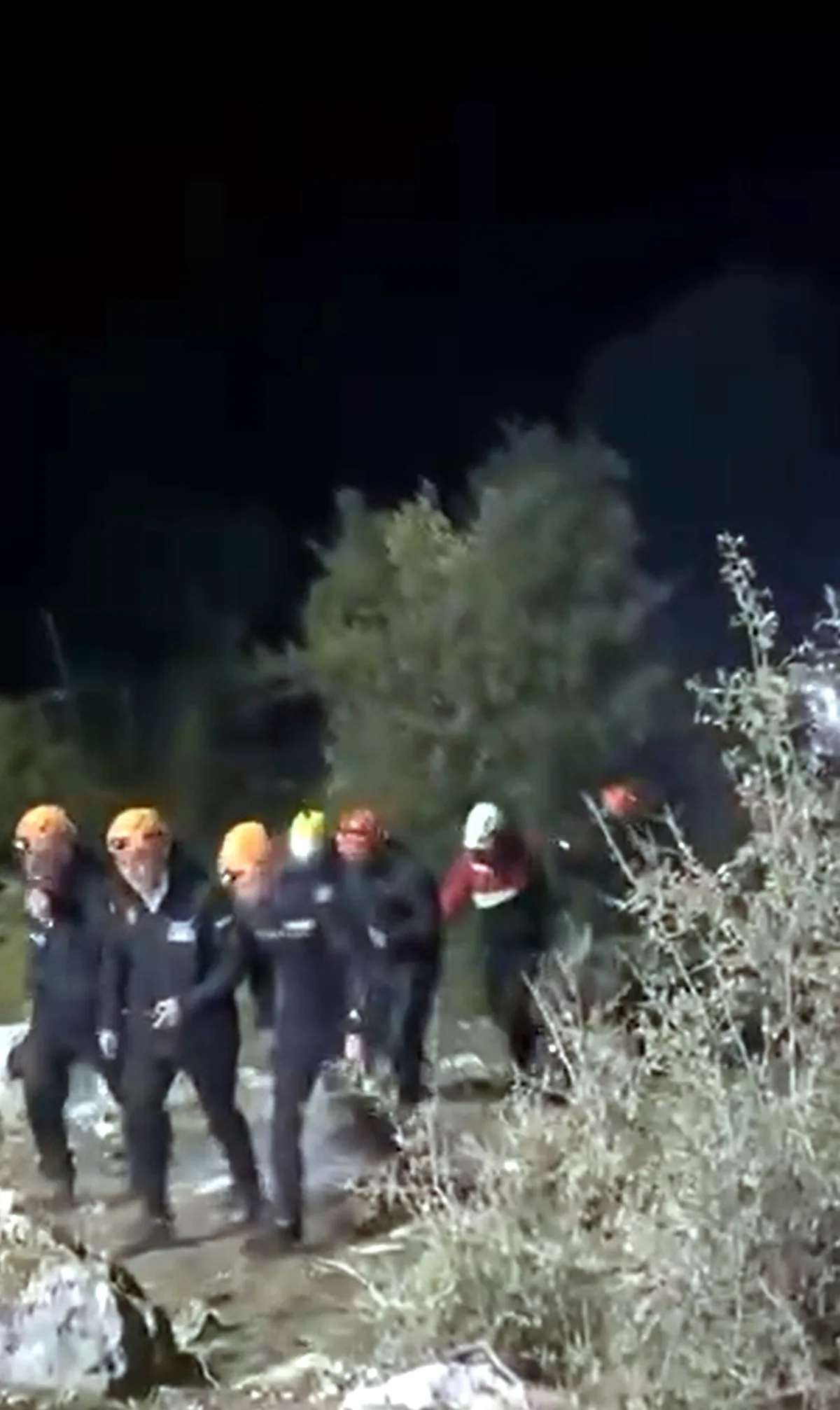 Isparta'daki Yazılı Kanyon'da mahsur kalan 10 İHH gönüllüsü sağ olarak tahliye edildi