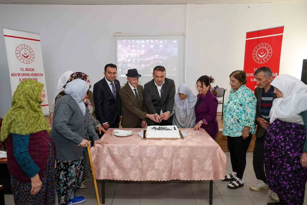Bilecik'te Vali Sözer huzurevi sakinleriyle buluştu, pasta kesildi