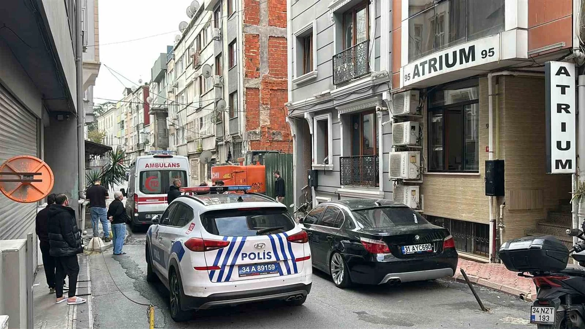 Şişli'de yabancı uyruklu genç kadın yan binanın çatısından boşluğa düşüp öldü