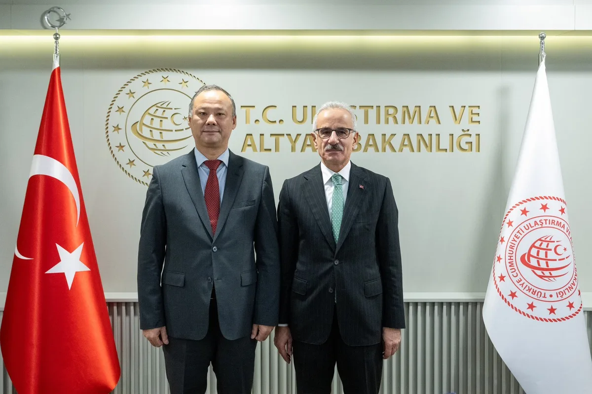 Bakan Uraloğlu, Kırgızistan Büyükelçisi Kazakbaev ile ulaştırma işbirliğini görüştü