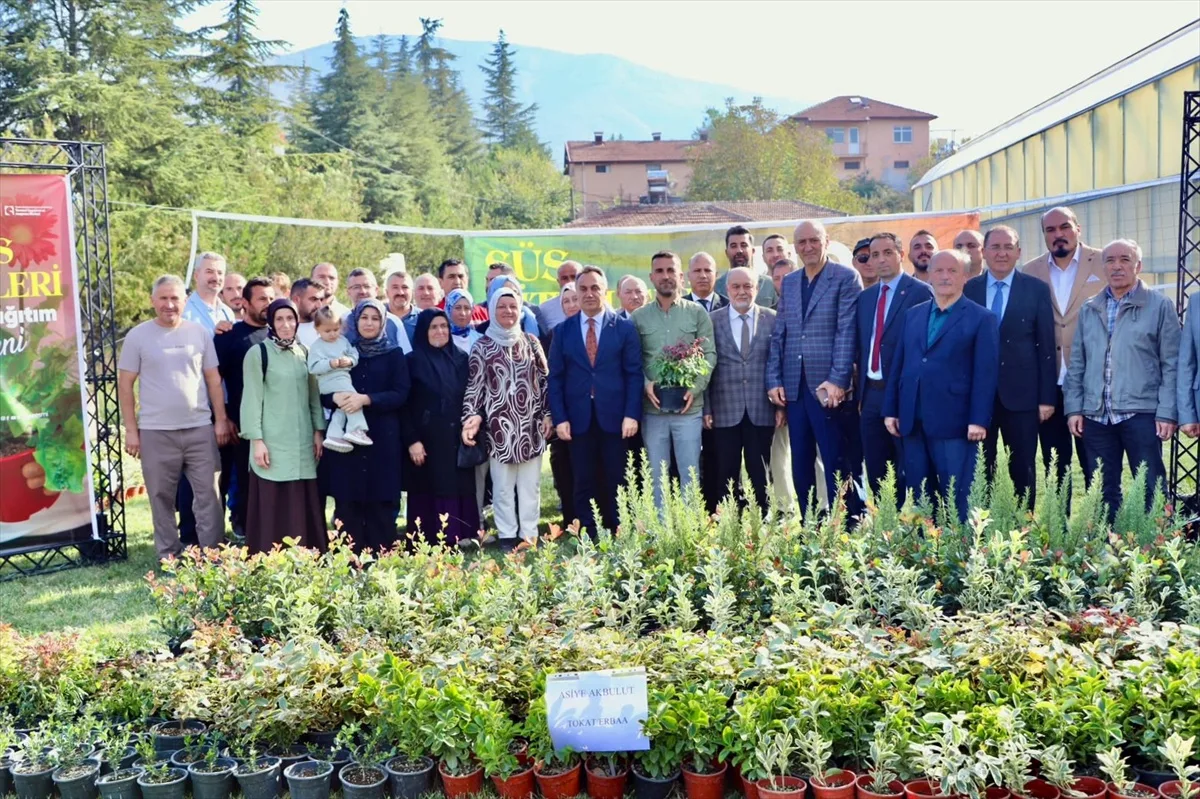 TOGÜ projesiyle Tokat'ta 13 üreticiye 3 bin 900 süs bitkisi fidanı verildi