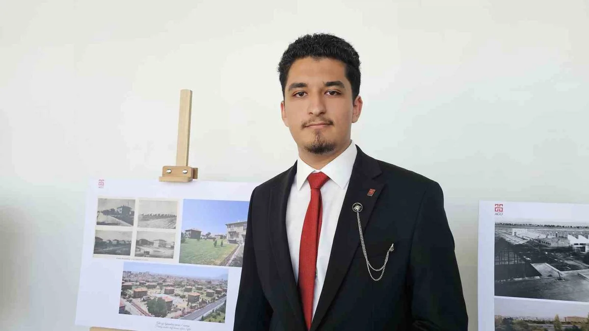 AGÜ öğrencisi Mustafa Karakaya, fabrikanın üniversiteye dönüşünü 103 eserle anlattı