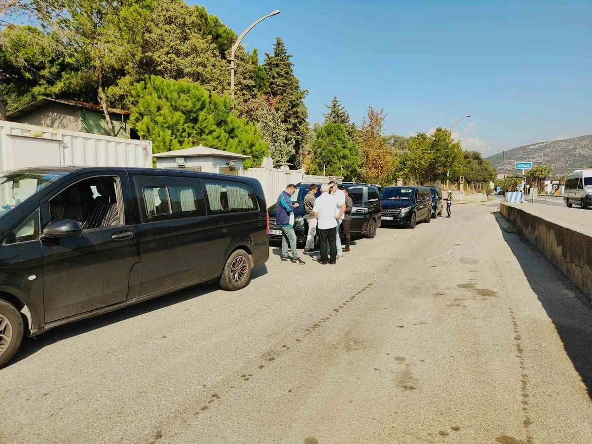 Aydın Kuşadası'nda turist araçlarına denetimde 1 kişi yakalandı