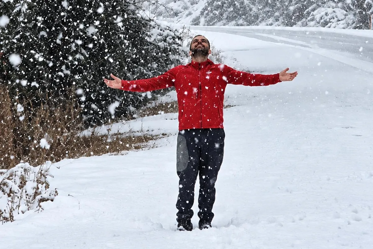 Bolu Kartalkaya'ya ekim ayında lapa lapa kar yağdı