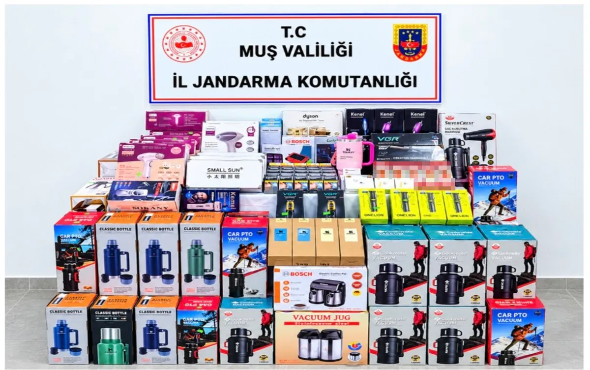 Muş'ta jandarma operasyonunda 700 bin TL'lik 237 gümrük kaçağı ürün ele geçirildi