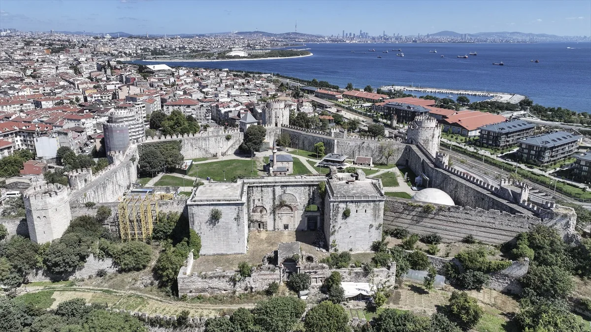 Yedikule'deki 1600 yıllık Altın Kapı, zafer törenleri işlevini zamanla kaybetti