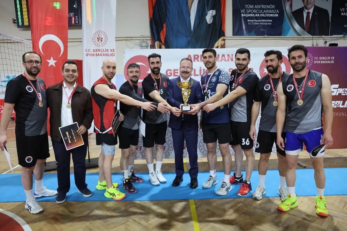 Ardahan'da 4. Kamu Spor Oyunları voleybol finaliyle sona erdi