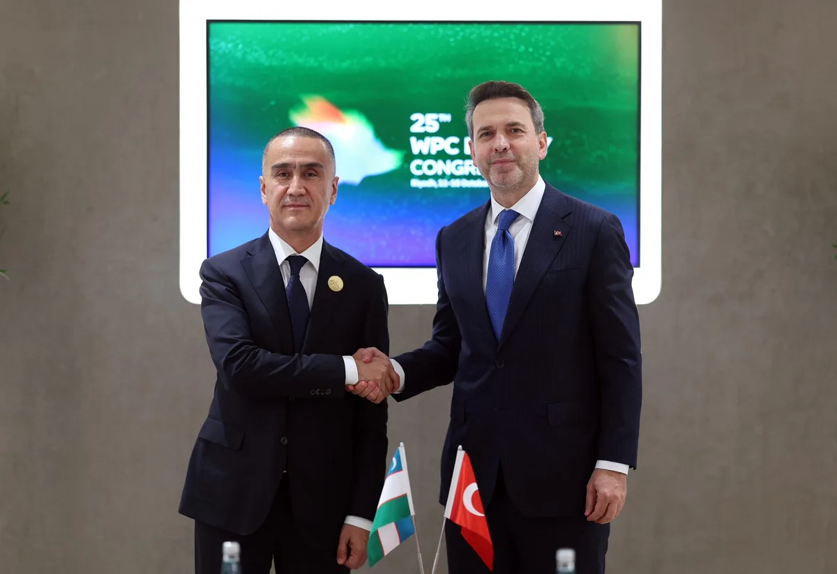 Bayraktar, Riyad'da Özbek mevkidaşıyla enerji projelerini hızlandırmada mutabık kaldı