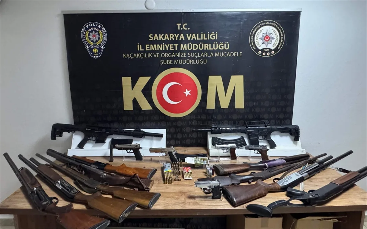 Sakarya'da silah ve uyuşturucu operasyonunda 6 zanlı gözaltına alındı
