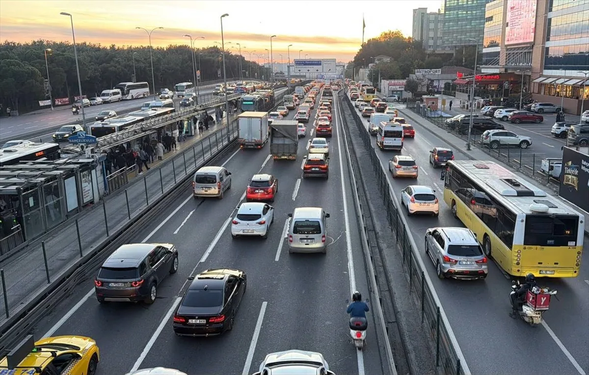İstanbul'da trafik yoğunluğu yüzde 83'e ulaştı