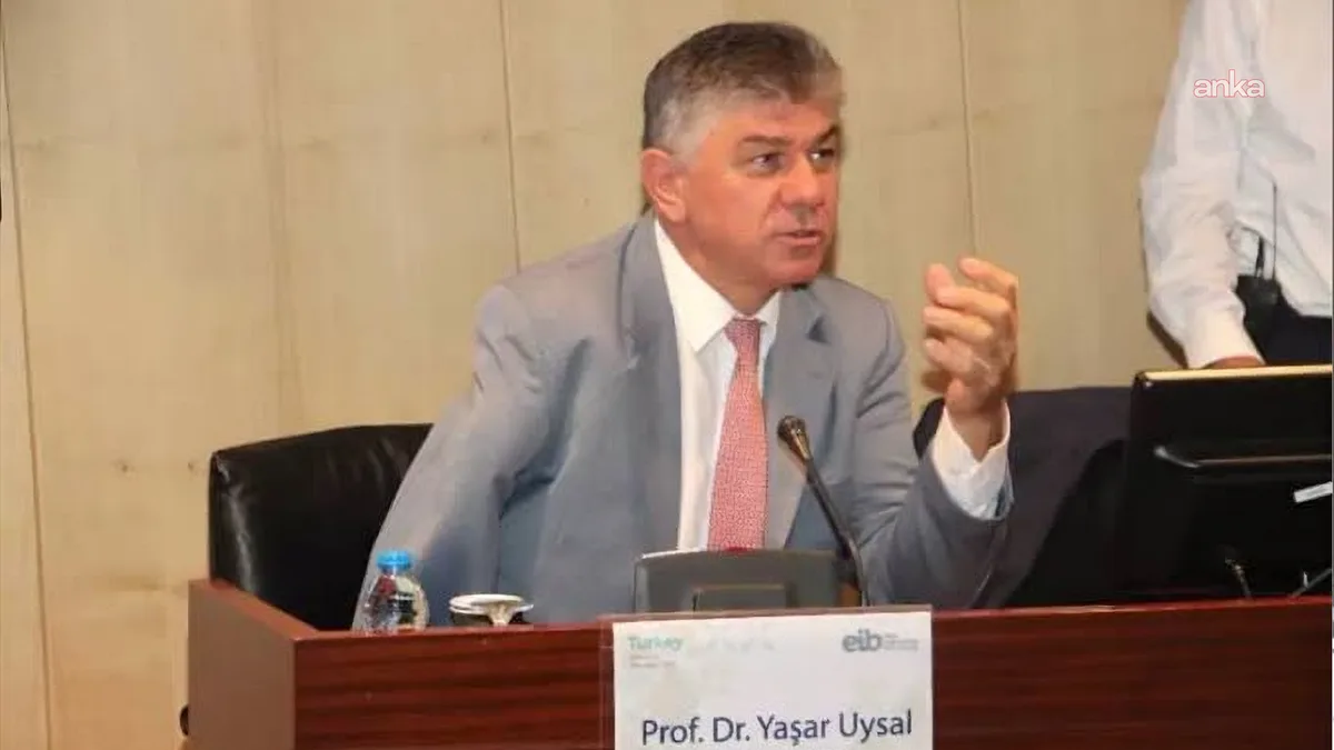 Prof. Dr. Uysal, Atatürk döneminde fiyatların ortalama yüzde 1,9 gerilediğini söyledi