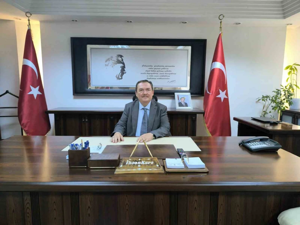 Antalya'da Muratpaşa Kaymakamı İhsan Kara evinde geçirdiği kalp krizi sonucu öldü
