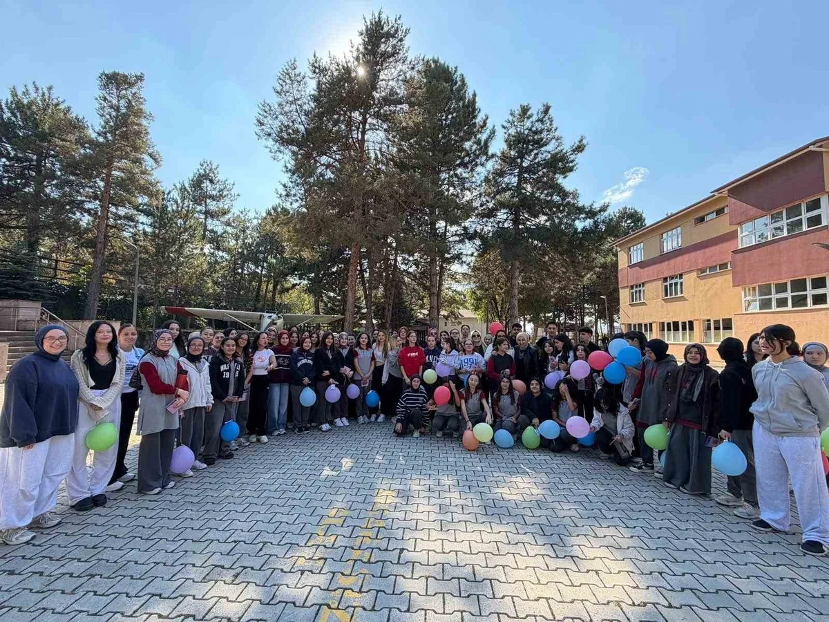Hitit Üniversitesi, Dünya Kız Çocukları Günü'nde farkındalık etkinliği düzenledi