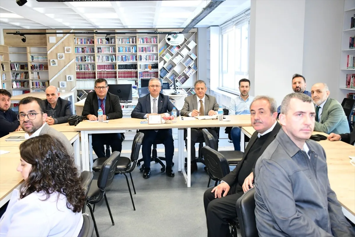 Eskişehir'de imam hatip okulları toplantısı Sinan Aydın başkanlığında yapıldı