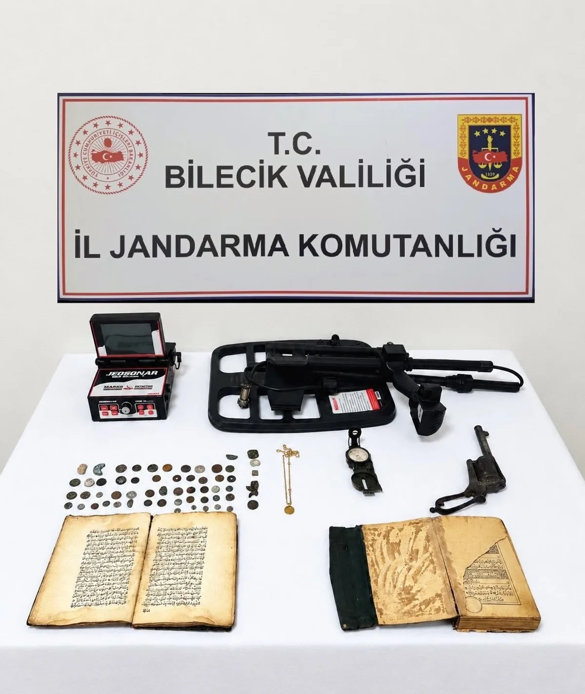 Bilecik Bozüyük'te jandarma operasyonunda 51 sikke ele geçirildi