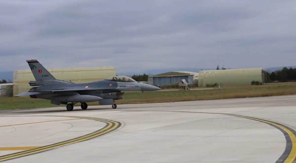 5'inci Ana Jet Üs Komutanlığı uçakları Karadeniz üzerinde eğitim uçuşunu tamamladı