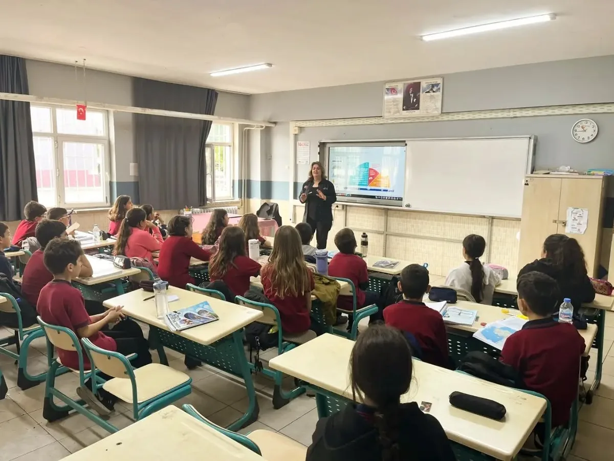 Aydın'da AFAD, öğrencilere afet farkındalık eğitimi verip tahliye tatbikatı yaptı