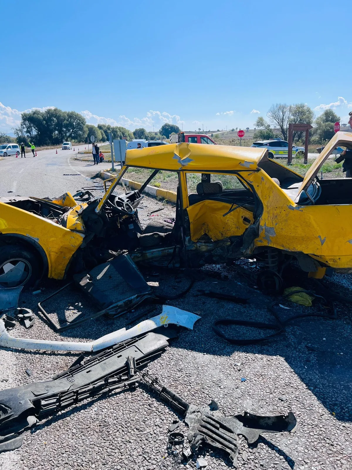 Konya Beyşehir'de otomobil ile minibüs çarpıştı, aynı aileden 3 kişi öldü, 1 yaralı