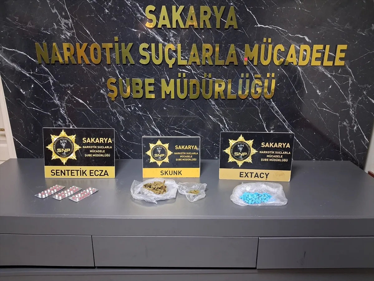 Sakarya'da 527 gram sentetik uyuşturucu ele geçirildi, 3 zanlı tutuklandı