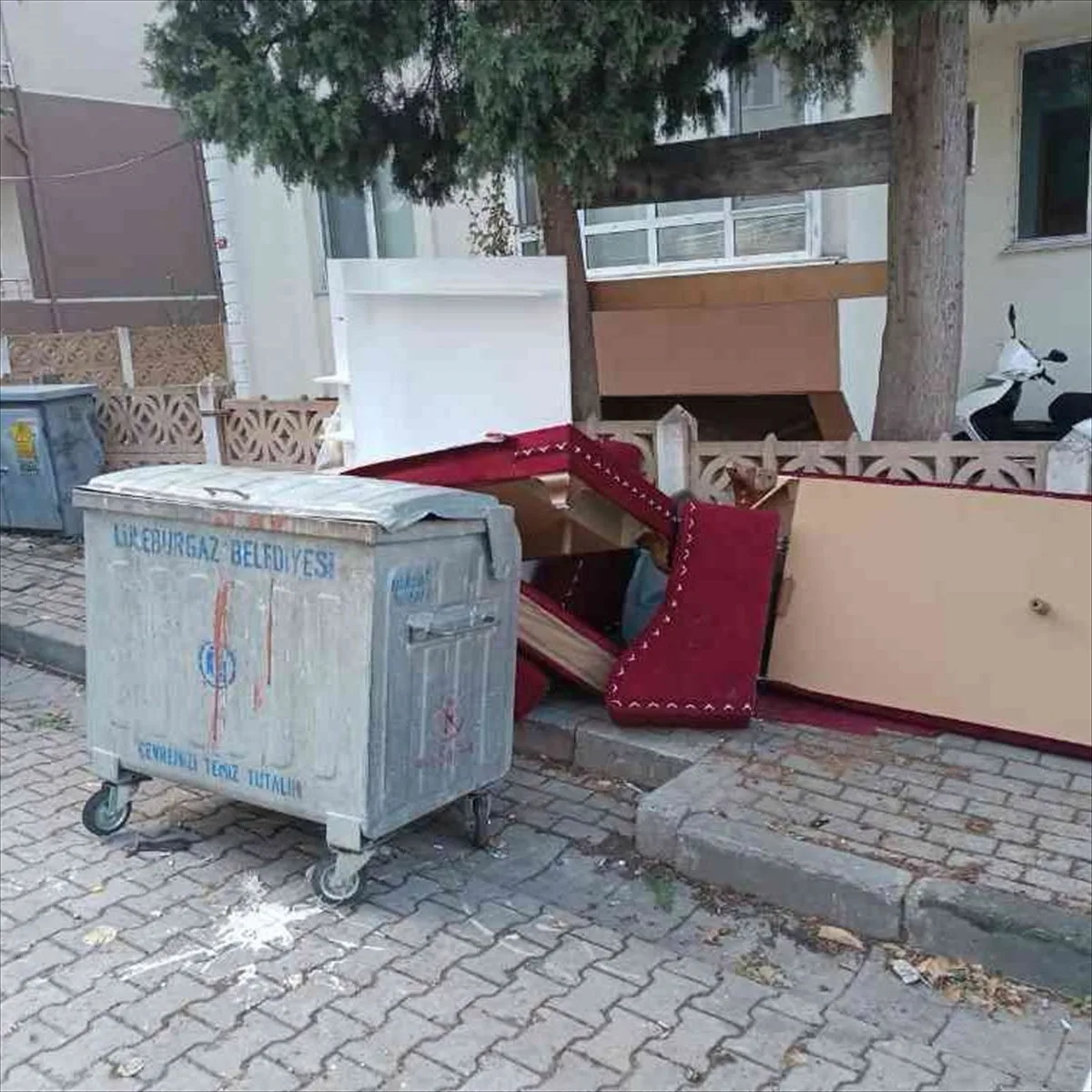 Demirköy ve Lüleburgaz'da Muhtarlar Günü çelenk sunularak kutlandı