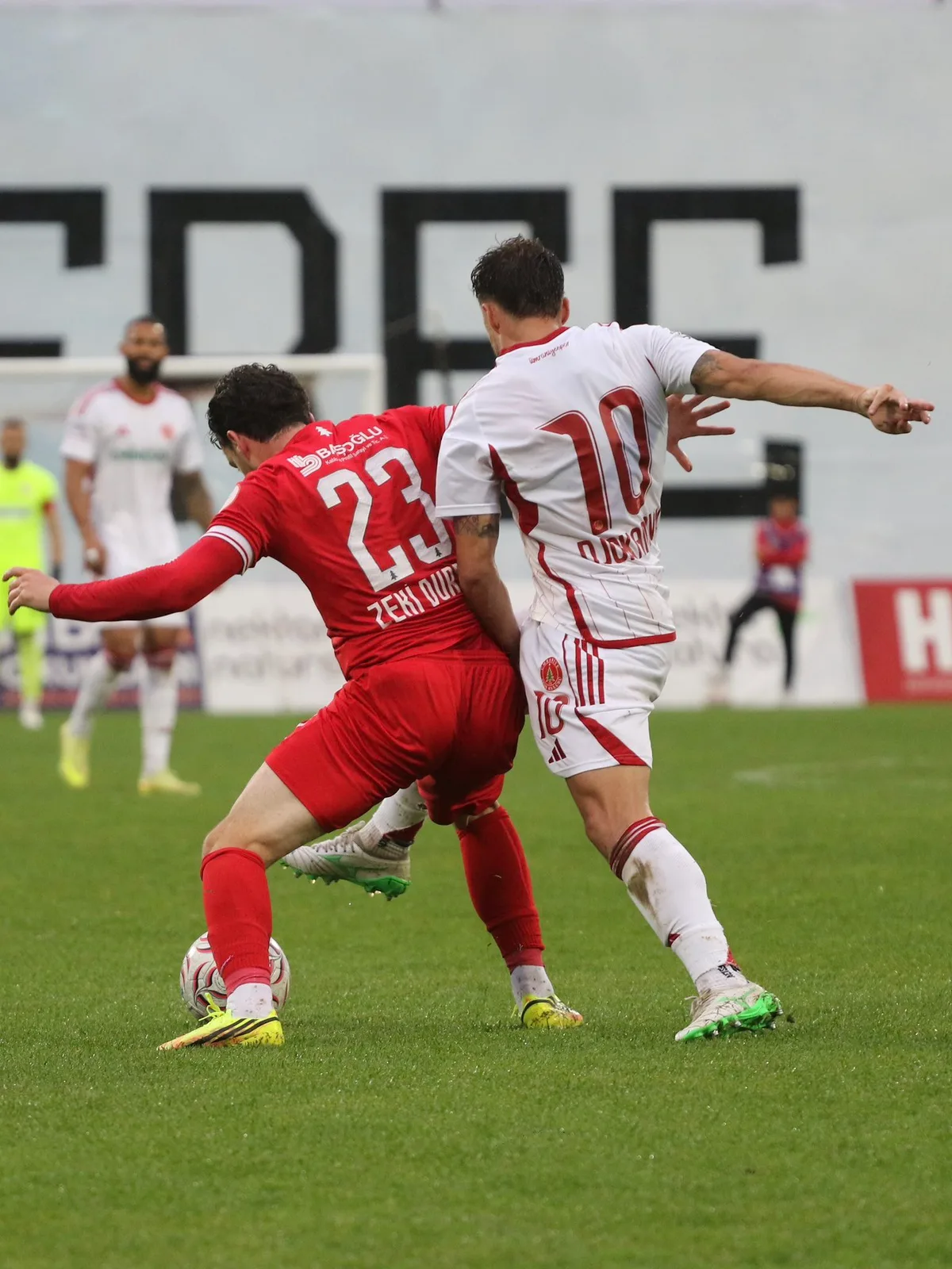 TRENDYOL 1'inci Lig 10. hafta Ümraniyespor-Boluspor maçı yağış nedeniyle ertelendi