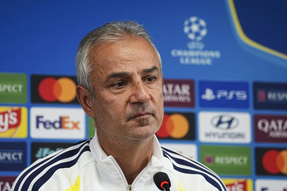Slavia Prag teknik direktörü Fenerbahçe'nin 2022'ye göre çok güçlendiğini söyledi