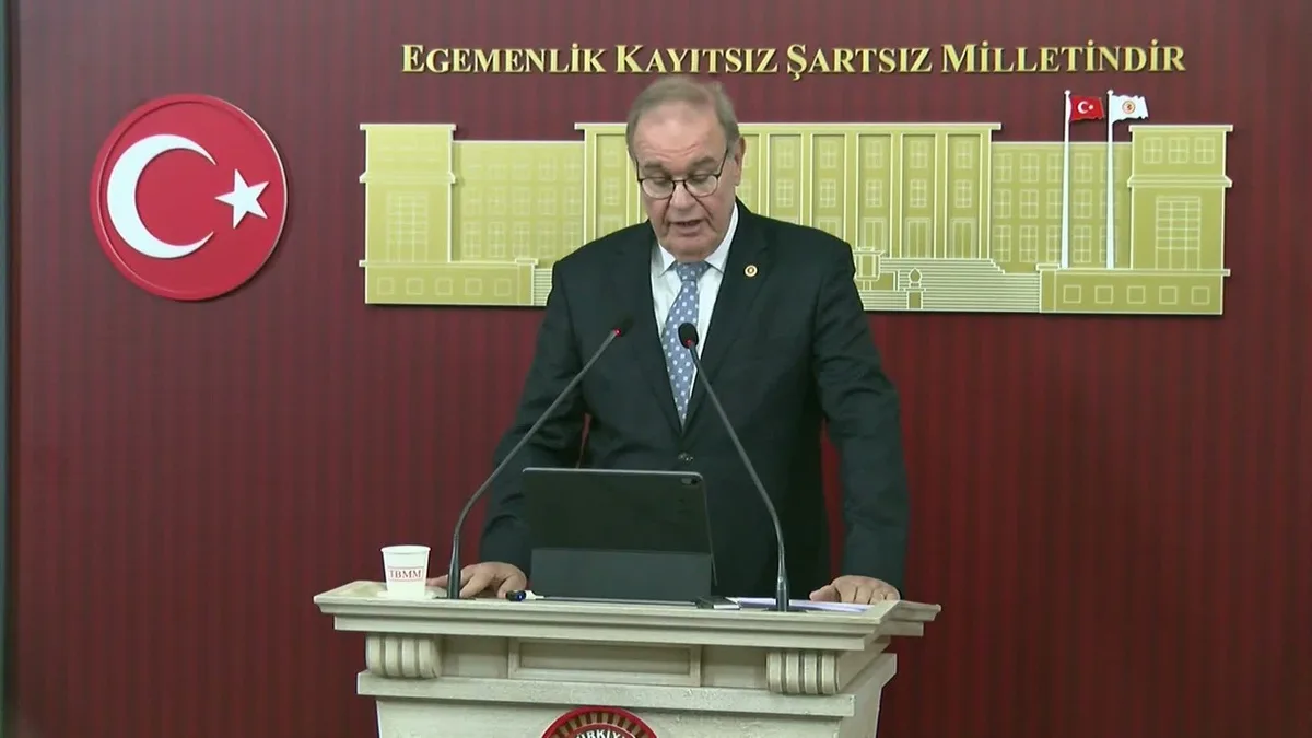 CHP Grup Başkanı Öztrak, TBMM'de fon vurgunu nedeniyle derhal seçim çağrısı yaptı