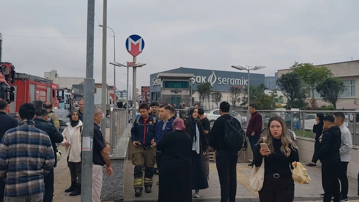 İstanbul Ümraniye'de metro treninin trafosunda patlama oldu, Üsküdar seferleri durdu