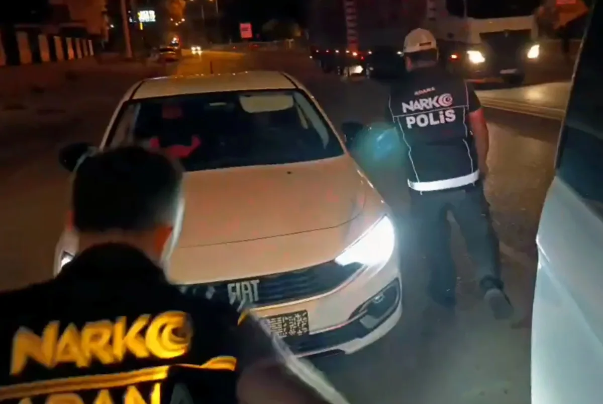 Adana'da otomobilinde 110 bin uyuşturucu hap bulunan sürücü tutuklandı