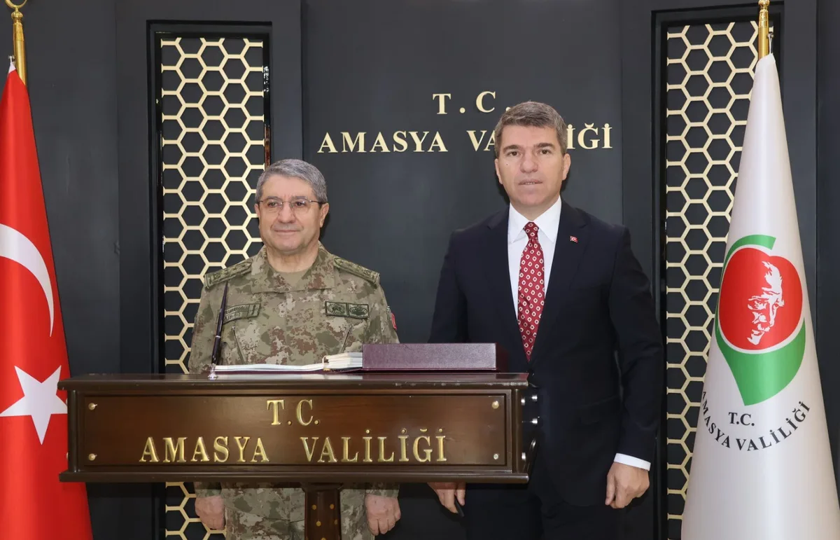 Genelkurmay Başkanı Bayraktaroğlu, Amasya Valiliği'nde Vali Bakan ile görüştü