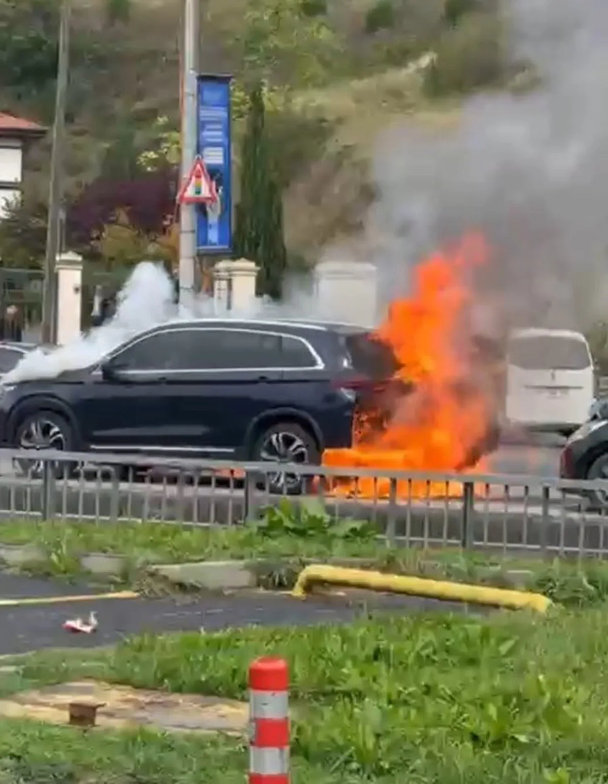 Park ettiği otomobilinden geriye hurda kaldı