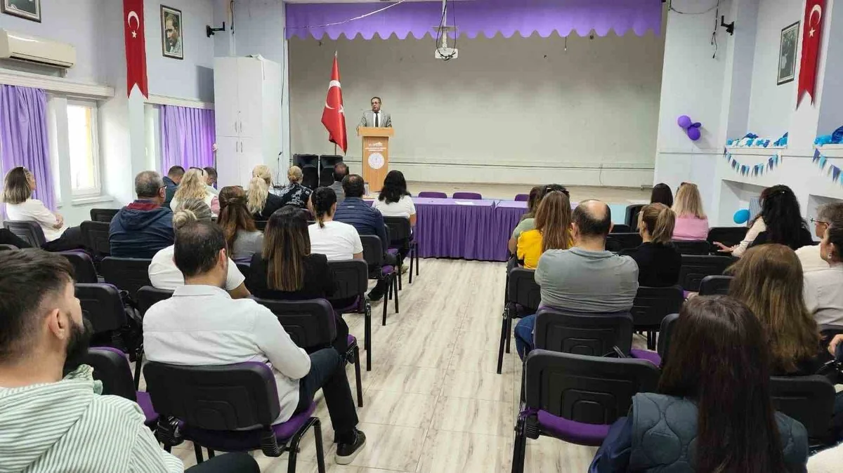 Kuşadası'nda okul yöneticilerine şiddet ve akran zorbalığı semineri verildi