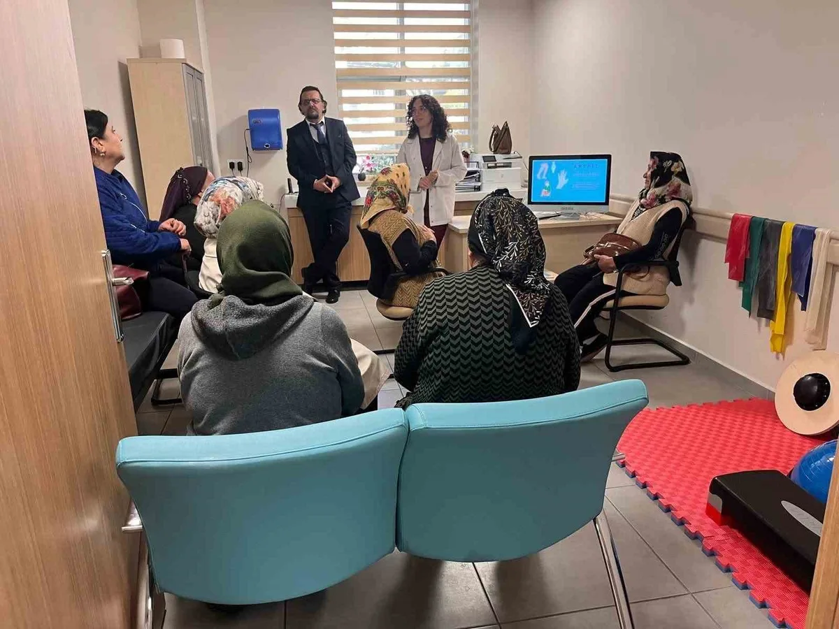 Erzincan'daki 2 No'lu Sağlıklı Hayat Merkezi, Dünya Artrit Günü'nde eğitim verdi