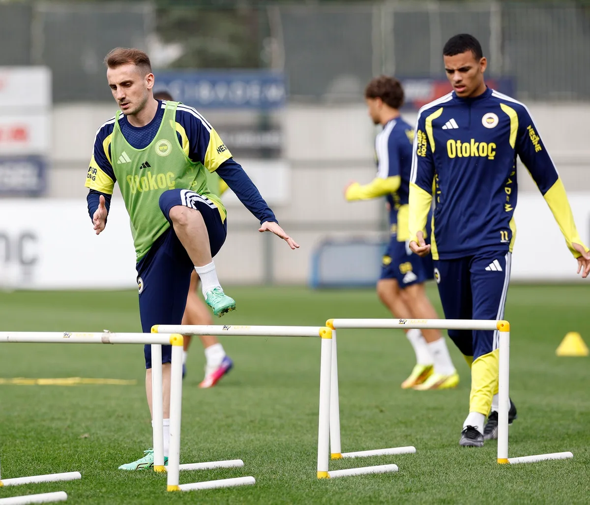 Fenerbahçe, Galatasaray deplasmanı öncesi idmanı çift kale maçla tamamladı