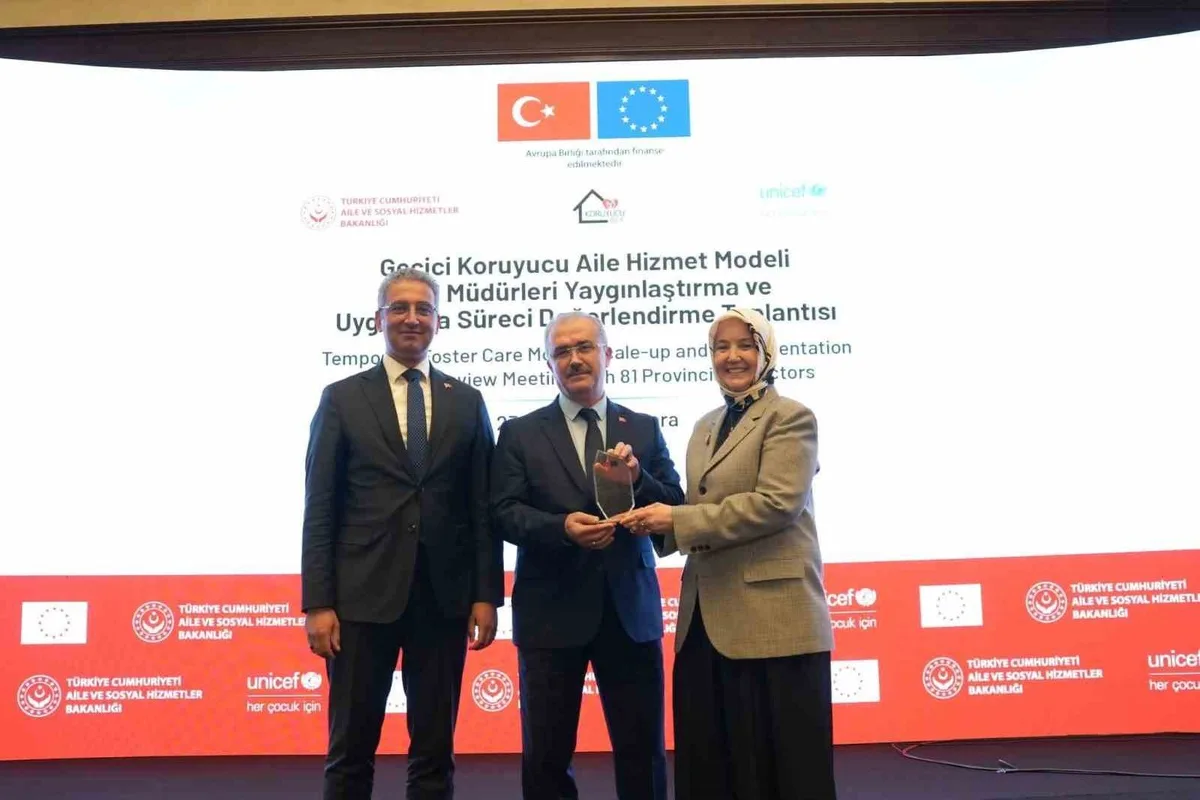 Afyonkarahisar Aile ve Sosyal Hizmetler İl Müdürlüğü geçici koruyucu aile ödülü aldı