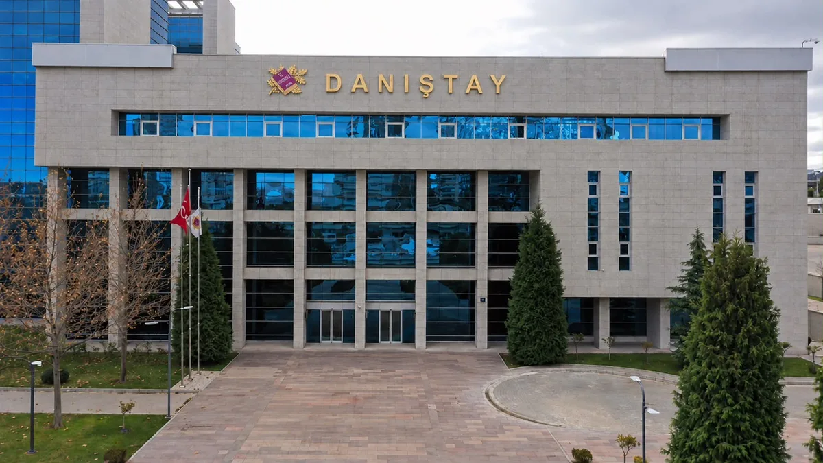 Danıştay, uyarma cezasının sicilden silinmesi talebinin reddini hukuka aykırı buldu