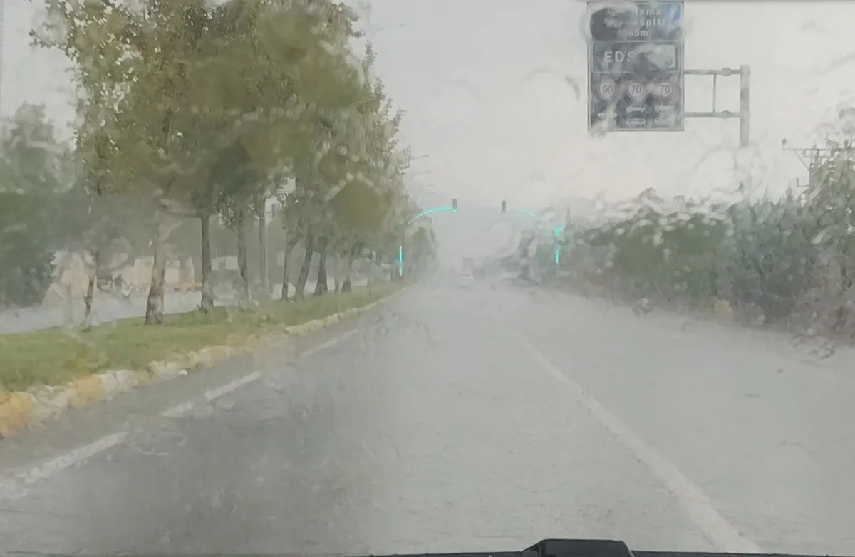 Mardin Artuklu'da sağanak ev ve iş yerlerini su bastı, MARSU ekipleri çalışma başlattı