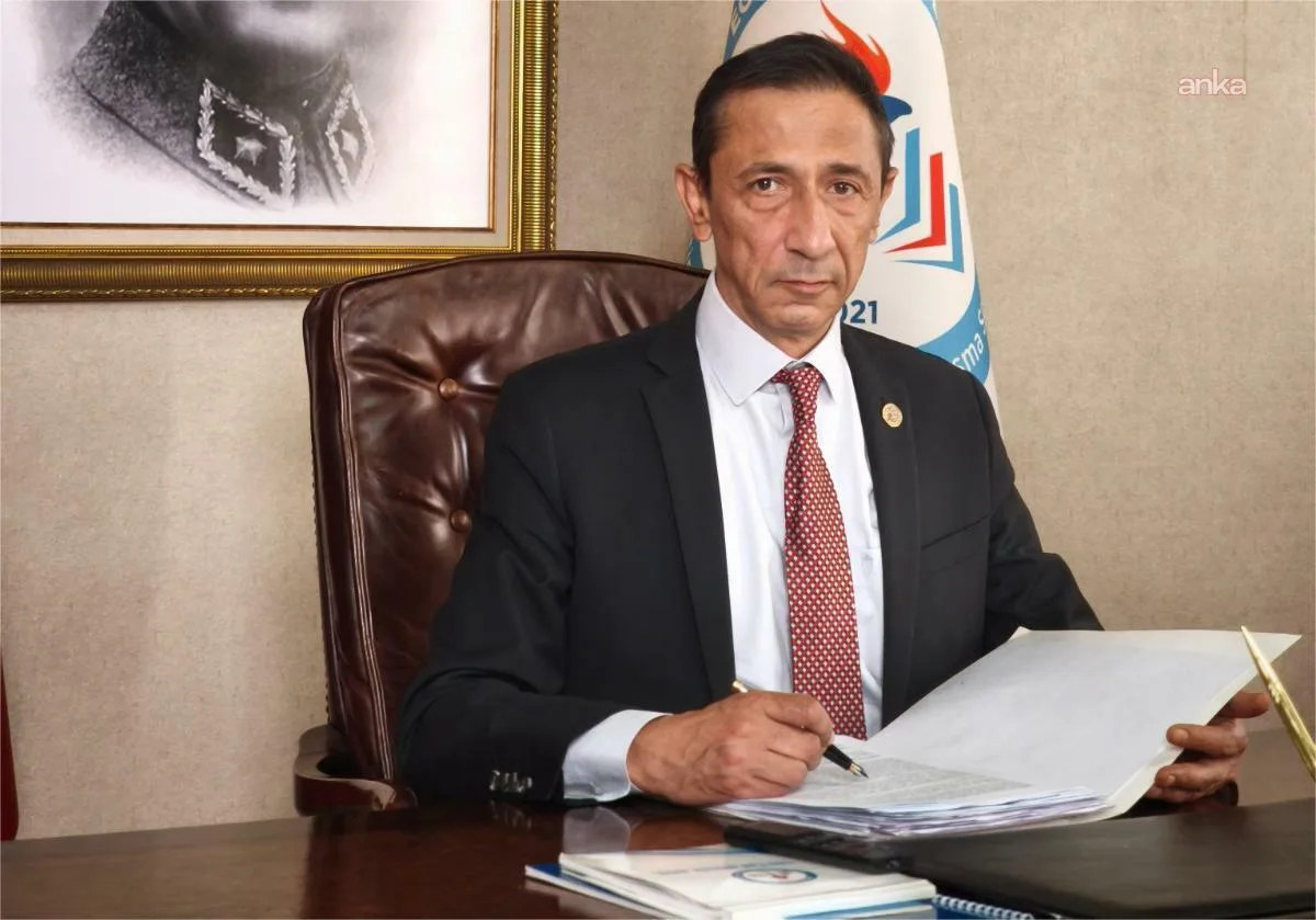 Özat, çevrim içi görev için MEB'in bilgisayar ve internet sağlamasını istedi