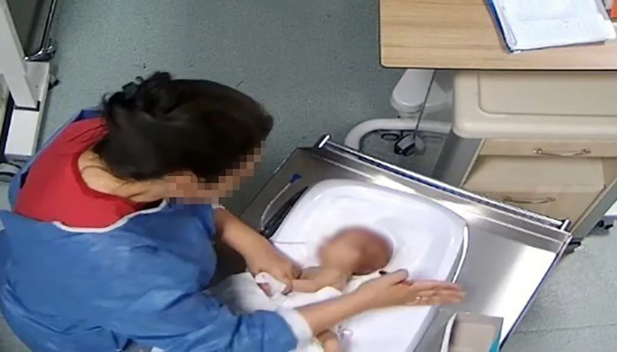 5 günlük bebeğe şiddet iddiasıyla yargılanan hemşirenin tutukluluğu sürüyor